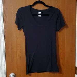 Black v-neck t-shirt XS
